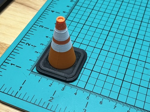 1/10 Traffic Cones (16pcs) - Picture 3 of 3