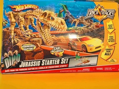 Mattel HOT WHEELS - Jurassic Starter Set Trick Tracks 2008 - missing car