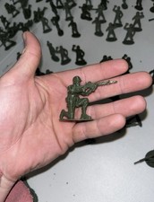 Plastic Infantry Toy Soldiers Army Men Green lot of 4