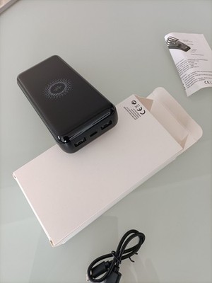 Powerbank 20.000mAh Input 5V/2.1A Output 5V/2.1A Wireless Output 5W NEU!
