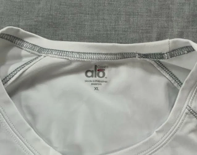 Camisa Alo Mujer XL Coolfit Atlética Gráfica Love Rock n Roll Paz Blanca Foto 2 de 4