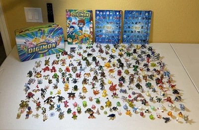 RIESIGES Vintage 200 Digimon Figuren Lot ~ offizielle Bandai Spielzeug Sammlung - Bild 1 von 4
