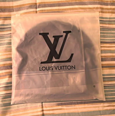 Louis Vuitton Men s Black Beanie Hat LV Logo Patch Lightweight One Size