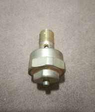Mercedes W121 W180 W110 W108 W111 W114 W115 Carburetor Fuel Return Valve Mercedes W121 W180 W110 W108 W111 W114 W115 Carburetor Fuel Return Valve
