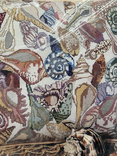 Vintage Something Special Counted Cross Stitch Kit 50641 Shell Collage Kissen - Bild 2 von 4