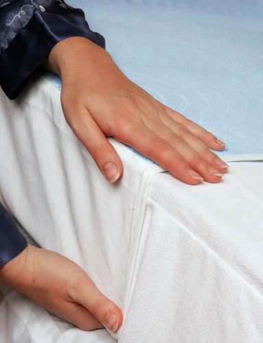 Washable Bed Protector/Pad with Tucks-Pack of 2-Blue, 85 x 90 cms (33½" x 35½") - Picture 5 of 9