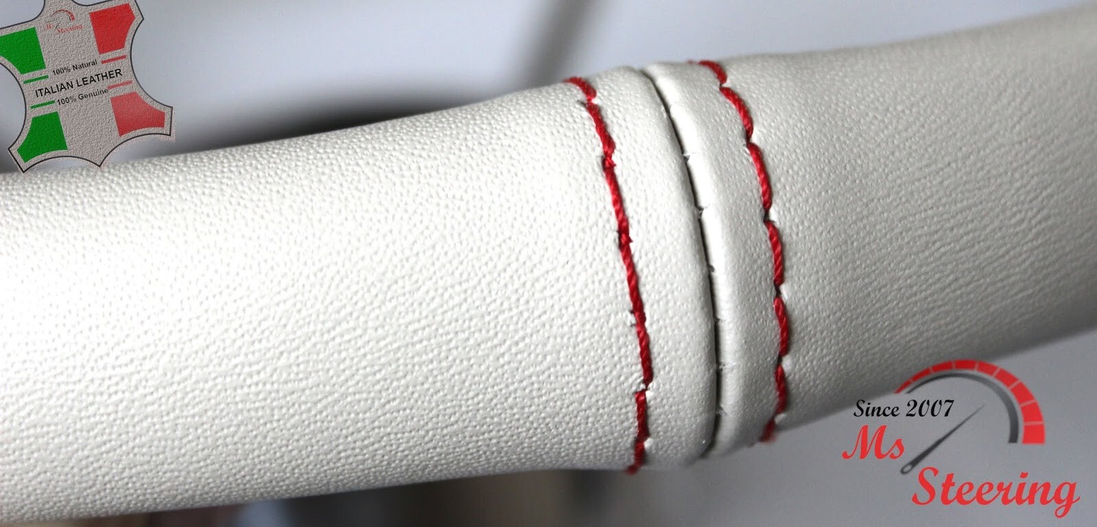 FUR INFINITI QX 13-13 CREAM LEATHER STEERING WHEEL COVER, RED 2 STIT