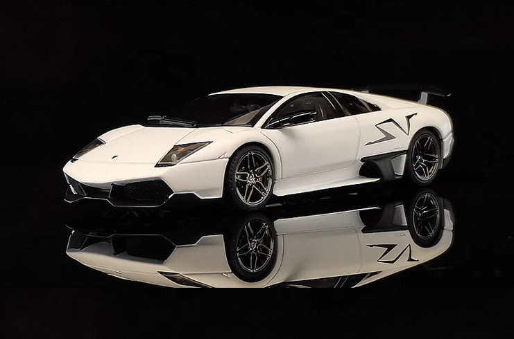 AUTOart 1/43 Lamborghini Murcielago LP670-4 SV diecast car model White