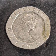 1982 UK 20p Twenty Pence Decimal Coin Queen Elizabeth II Copper-Nickel