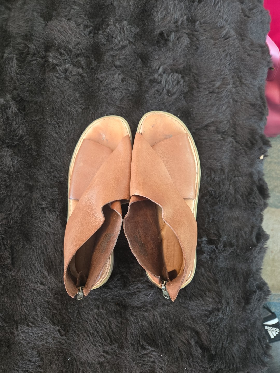 Born Iwa Tan Brown Leather Crossover Back Zip Flat Sandals F78006 Womens 9