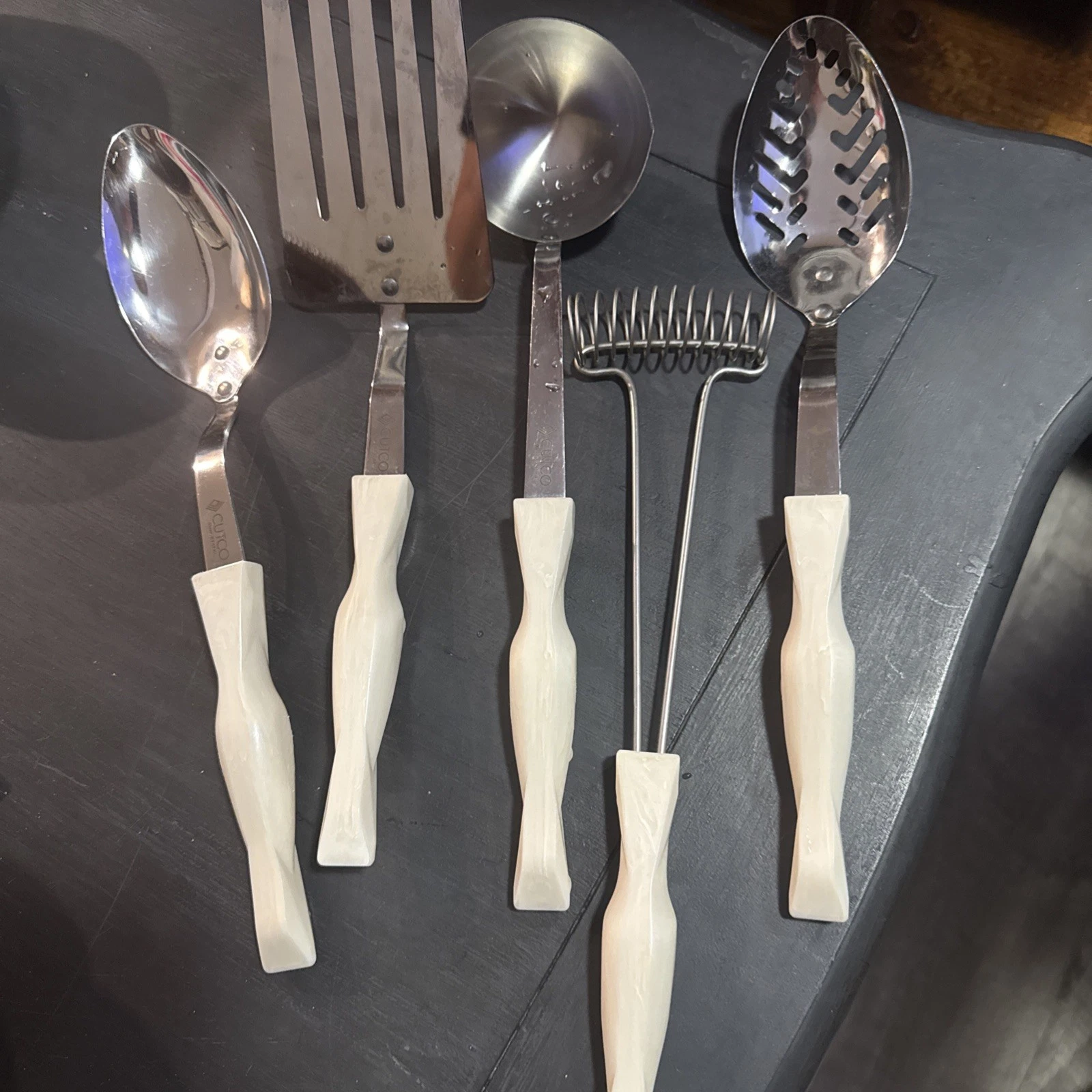 5 White Pearl Handle CUTCO Kitchen Utensils Spatula Ladle Spoons Whisk Lot
Opens in a new window or