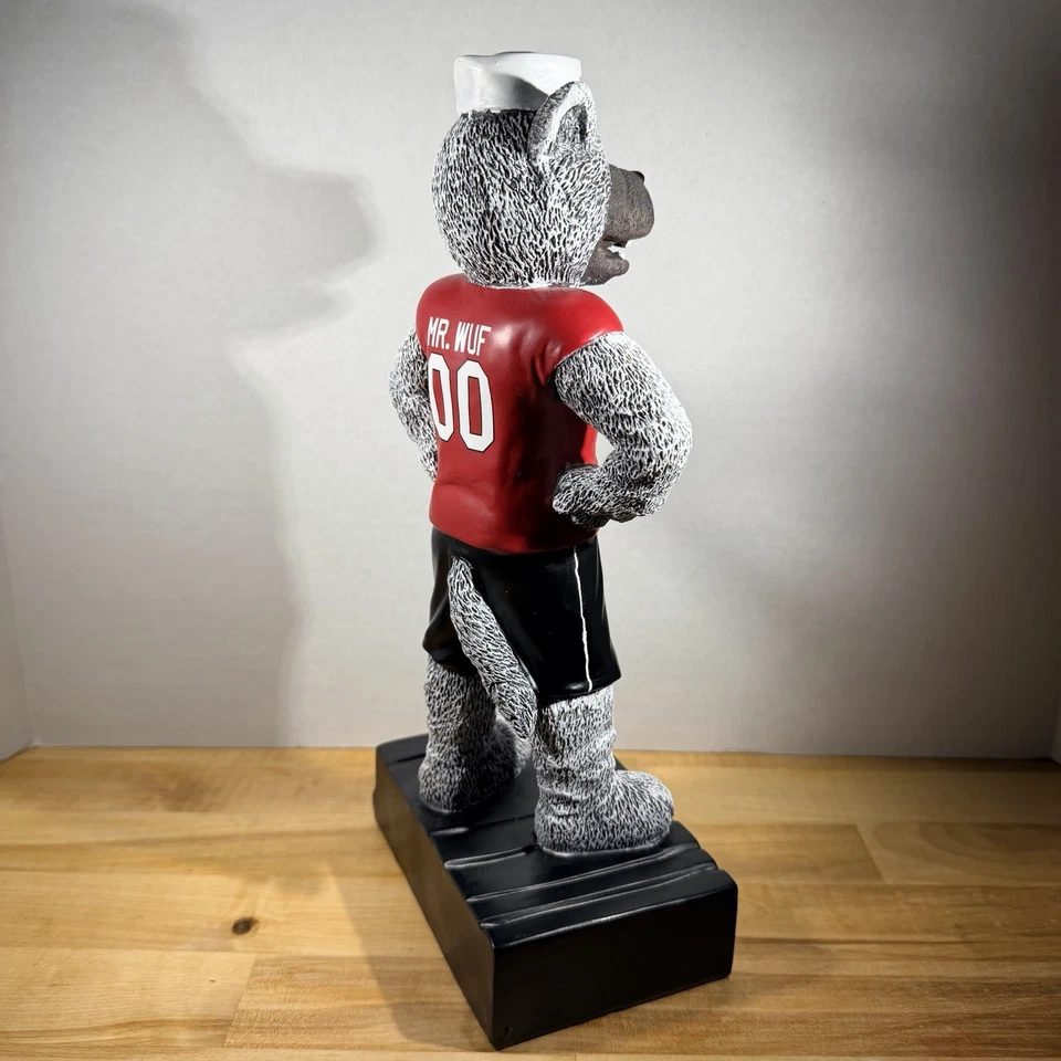 NC State Wolfpack NCAA Sr. Wuf Figura Estatua Auténtica Mascota Estatua Foto 4 de 4