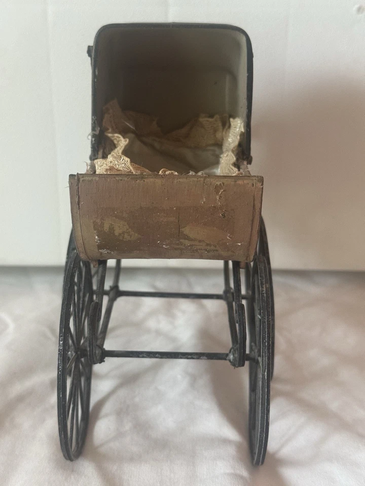 Mini cochecito cochecito casa de muñecas 1:12 de colección, capó fijo, ruedas estacionarias grandes Foto 2 de 4