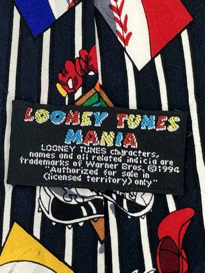Corbata Looney Tunes Mania negra azul marino blanca a rayas con personajes y pelotas de béisbol Foto 4 de 4