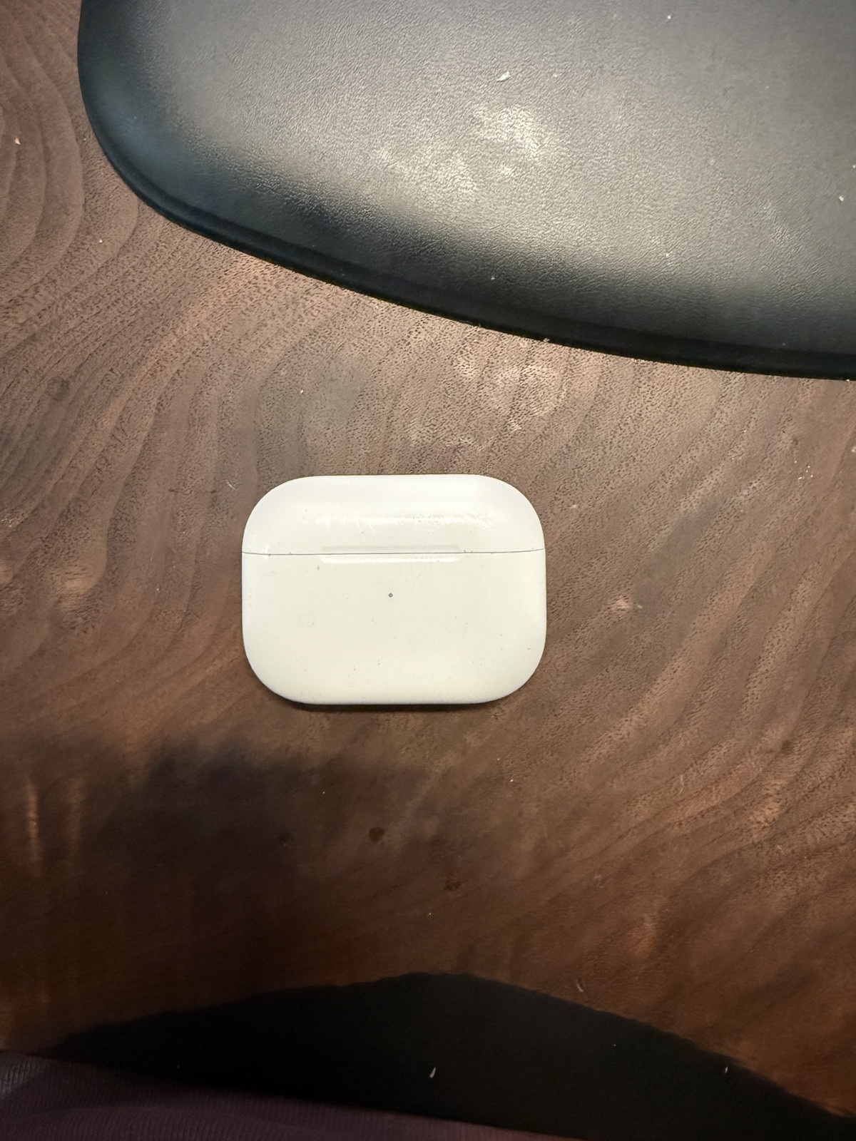 Non-working Airpods Pro 1st gen replacement case only  -image
