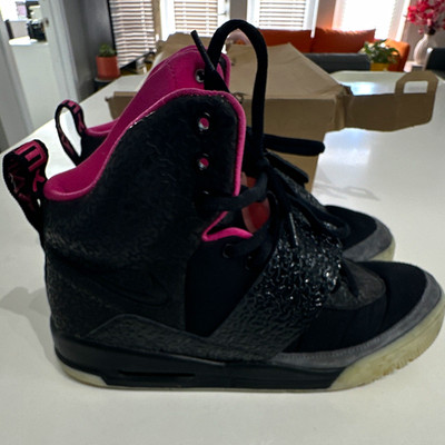 Nike Air Yeezy Black/Pink Blink Glow in the Dark Size 10 with Box 366164-003