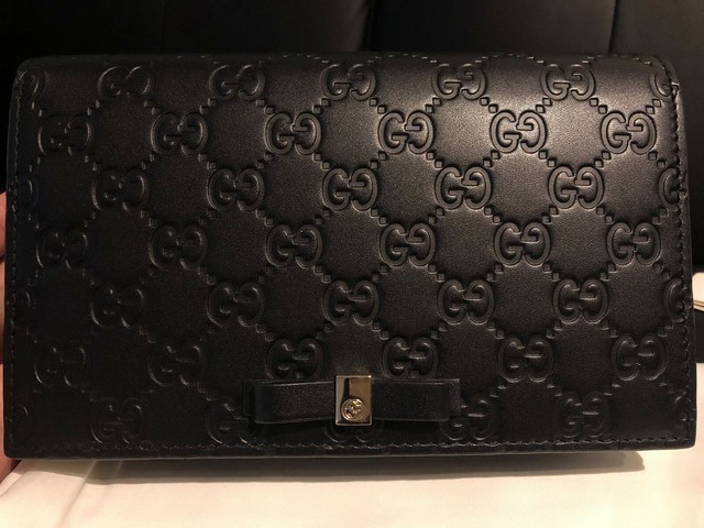 gucci bowy embossed leather shoulder bag