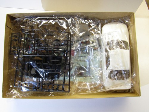 Fujimi 1:24 Scale Reebok Nissan Skyline GT-R Group A Racing Version Model Kit - 第 7/10 張圖片