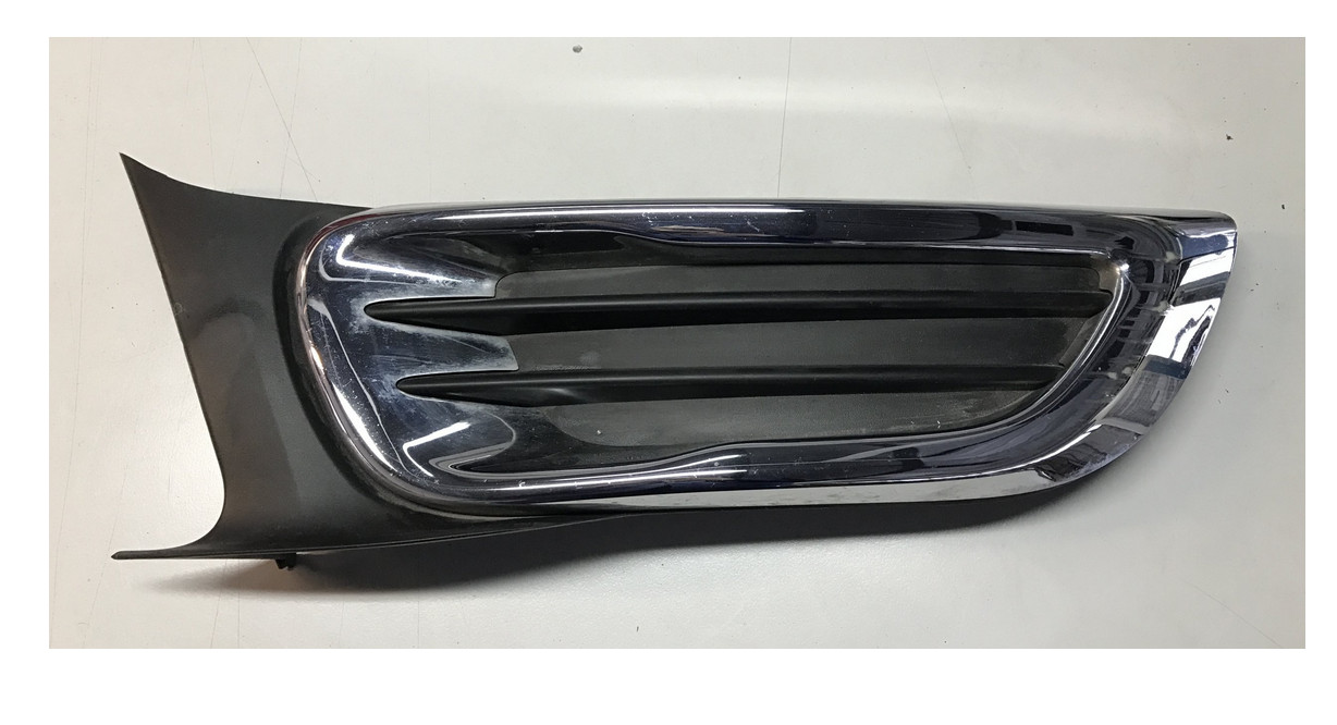Grille avant gauche pour Citroën C3 Picasso 2009 pour remplacer pièce cassée