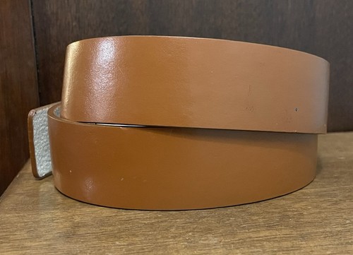 Ceinture en cuir marron Nine West taille M/33 1,5" large logo Bkl GUC - Photo 2/8