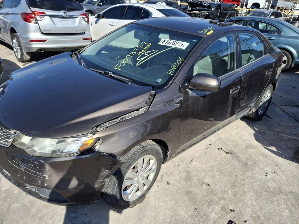 2013 KIA FORTE Driver Front Seat Bucket Gray Cloth Manual Used 3738271 - Изображение 2 из 4