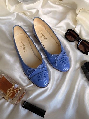 CHANEL BALLET FLATS — BLUE PATENT LEATHER WITH EMBOSSED CC | UK 5.5 / EU 38.5