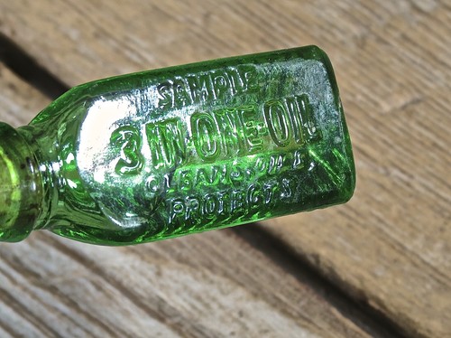 Old 3 In 1 Oil Sample Miniature Triangle Bottle Emerald Green Vintage Poison - Picture 6 of 10