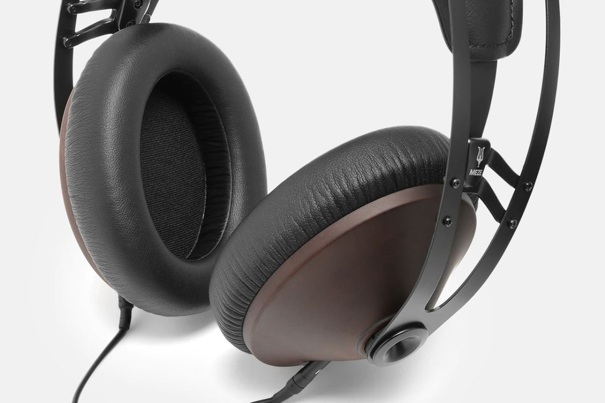 MASSDROP X MEZE 99 NOIR Closed-Back Headphones, Case, + Pads MASSDROP X MEZE 99 NOIR Closed-Back Headphones, Case, + Pads