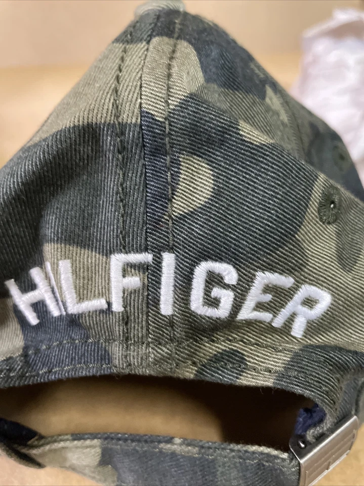 Gorra ajustable de béisbol Tommy Hilfiger con logotipo bordado camuflaje Foto 2 de 4