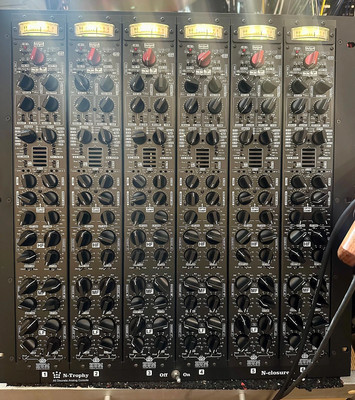 HUM AUDIO N-TROPHY 6 CHANNEL RACK