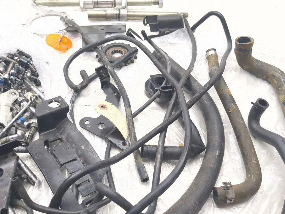 06-12 Triumph Daytona 675R Piezas Master Hardware Kit de pernos con ejes Foto 4 de 4