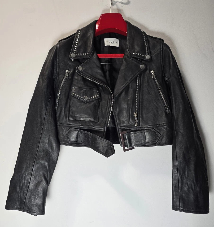 Chaqueta de motociclista Sandro de cuero negra con tachuelas para mujer talla S - recortada Foto 3 de 4