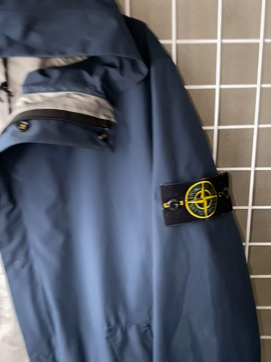Stone Island 721543020 GORE-TEX Paclite Hooded Jacket Navy Size S
