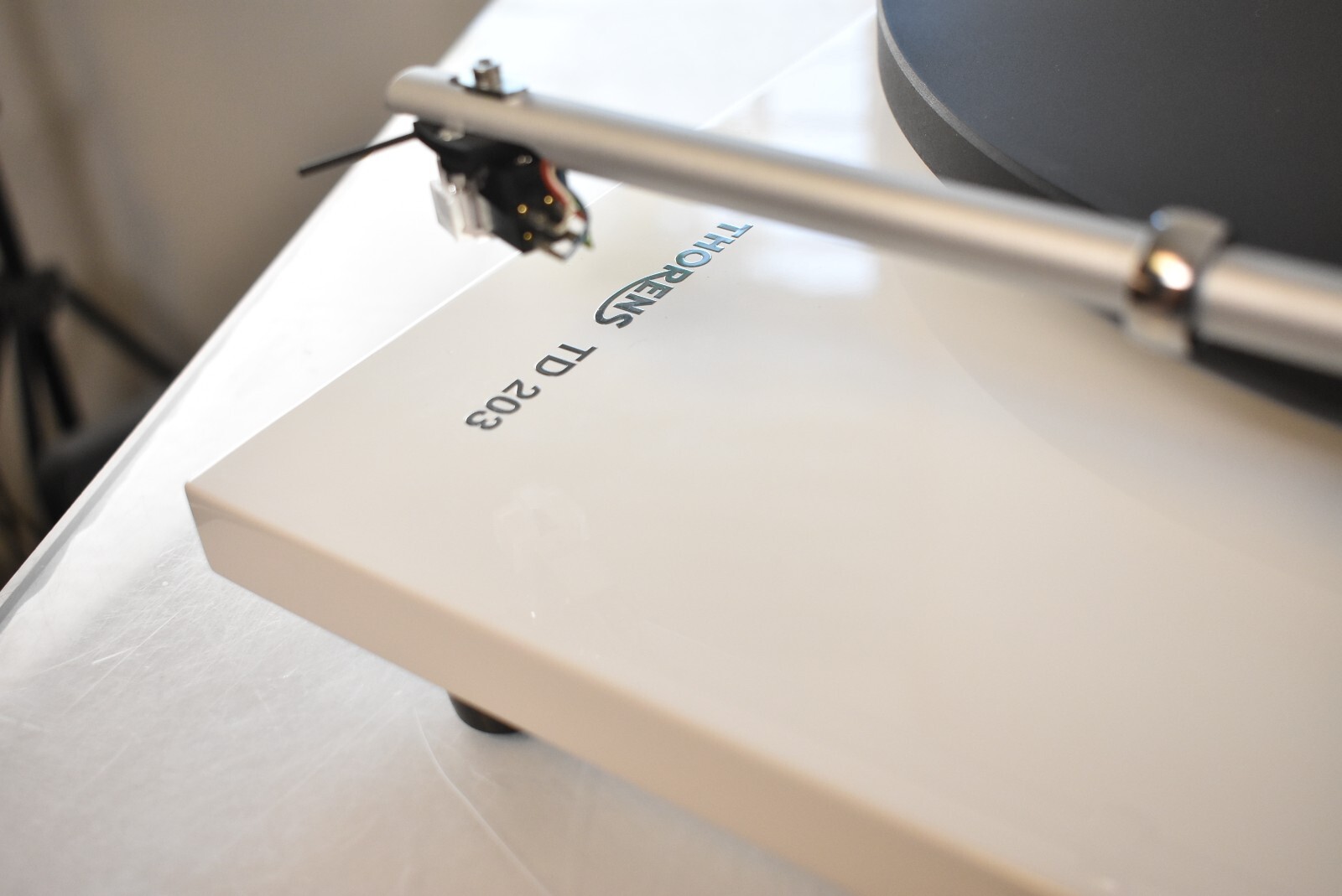 NEW Thorens TD 203 Belt Drive Turntable w/ TAS257 Cartridge White