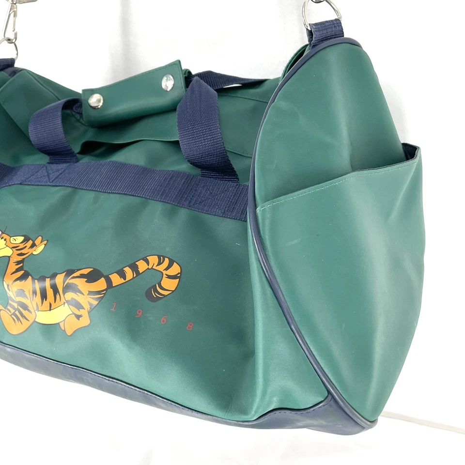 Bolso de viaje vintage Forest Green Disney Store Tigger Winnie The Pooh Foto 3 de 4