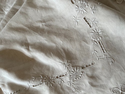 Antique French Linen Sheet - Huge Monogram "BL" - White Embroidery - Scallops - Picture 11 of 19