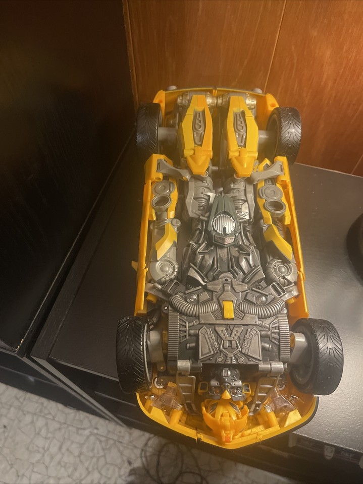 Transformers 2007 Deluxe Class Bumblebee Classic Camaro - Desconto no Preço