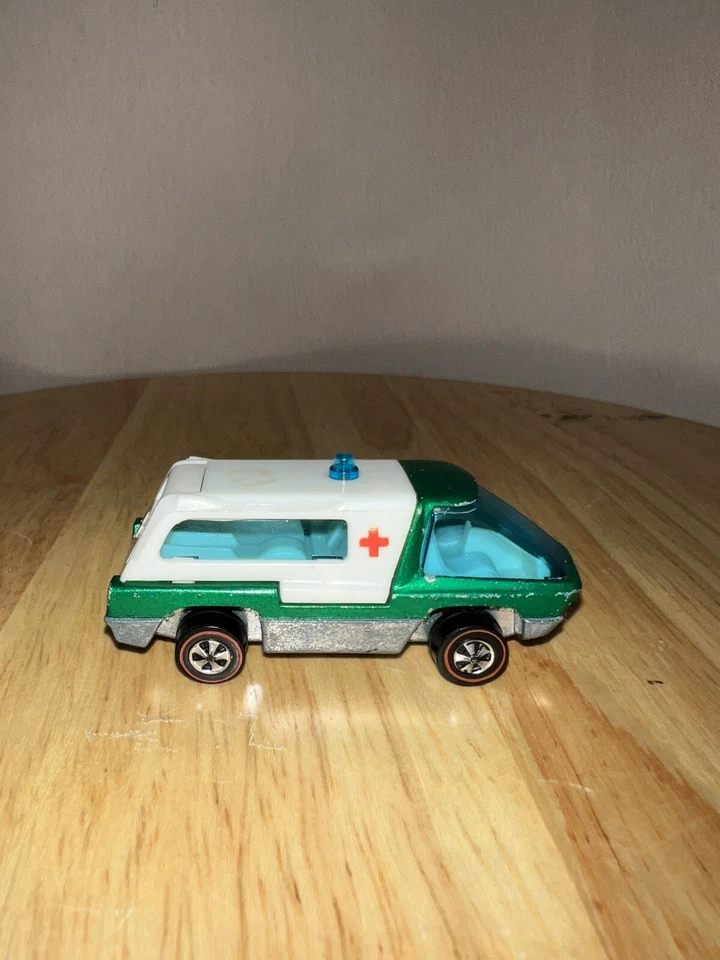 REDLINE 1970 Hot Wheels AMBULANCE GREEN w/WHITE INTERIOR - Image 2 of 4