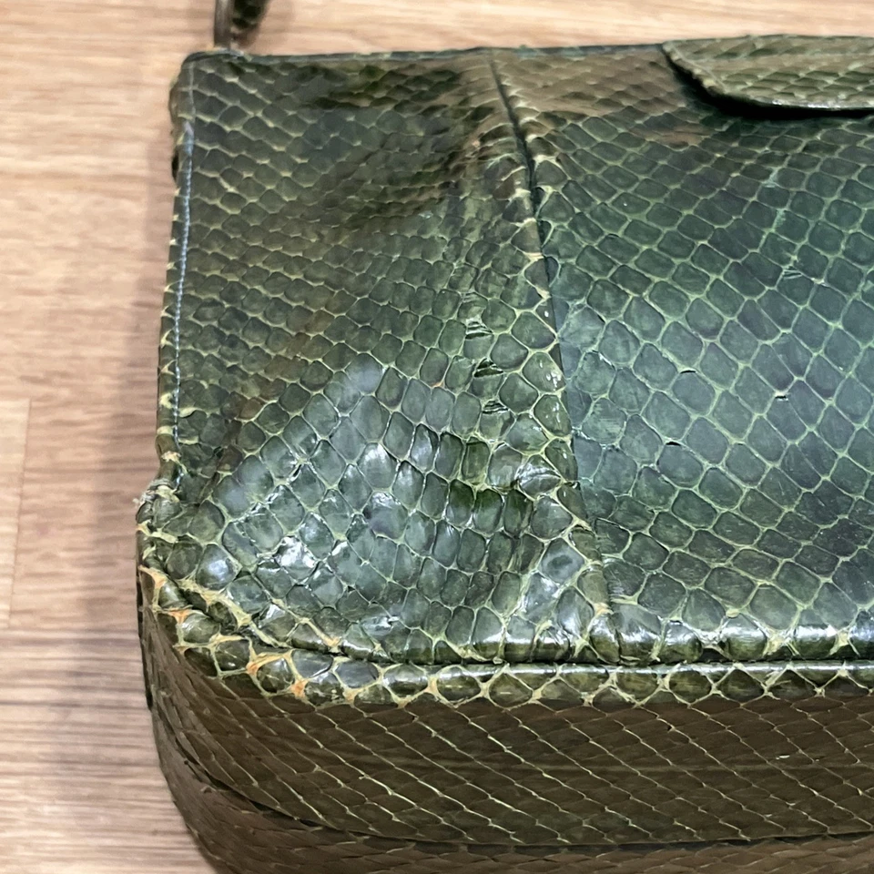 Vintage Deitsch Green Snakeskin Purse w/ attached Kiss Lock Coin Wallet  - Image 4 of 4