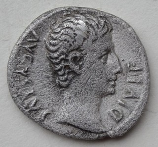 DENIER d'AUGUSTE Taureau chargeant Lyon