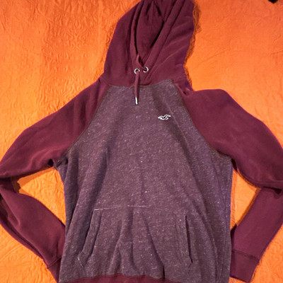 Hollister Men s Pullover Hoodie Gray/Burgundy Colorblock M Fleece Logo Pockets