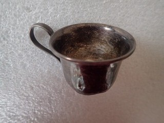 STERLING SILVER SMALL CUP/DENTED/20 GRAMS