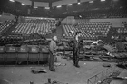 Vince Taylor sees the damage caused by his fans after his concert - Old Photo 4