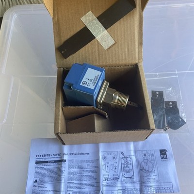 Johnson Controls F61SB-9100 Airflow / Liquid Flow Switch (Paddle Flow Switch)