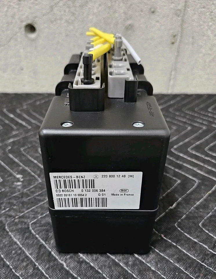 2000-06 Mercedes-Benz S500 W220 Genuine Vacuum Pump - Image 2 of 4