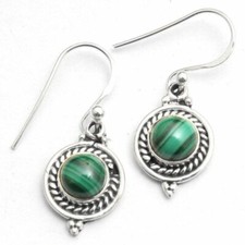 Orecchini Rotondi In Malachite Verde E Argento 925, Marchio Twoowl. Pietra Naturale Da 9 Mm, Ipoallergenici, Senza Nichel. Confezionati In Elegante Scatola Regalo Con Panno Per La Pulizia. Gioiello Unico Per Lei E Lui.
