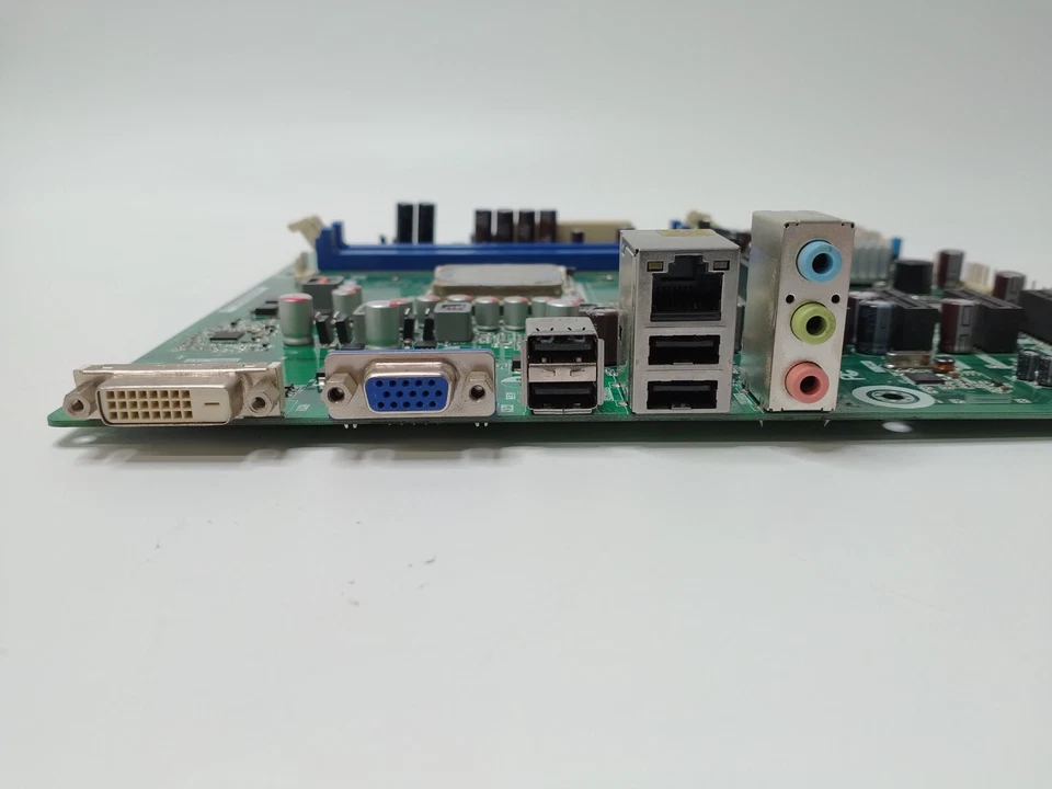 HP Motherboard AAHD2-HY REV: 1.03 FM1 DDR3 mATX AMD A6 3650 2.6 GHz w/ I/O Plate - Image 3 of 4