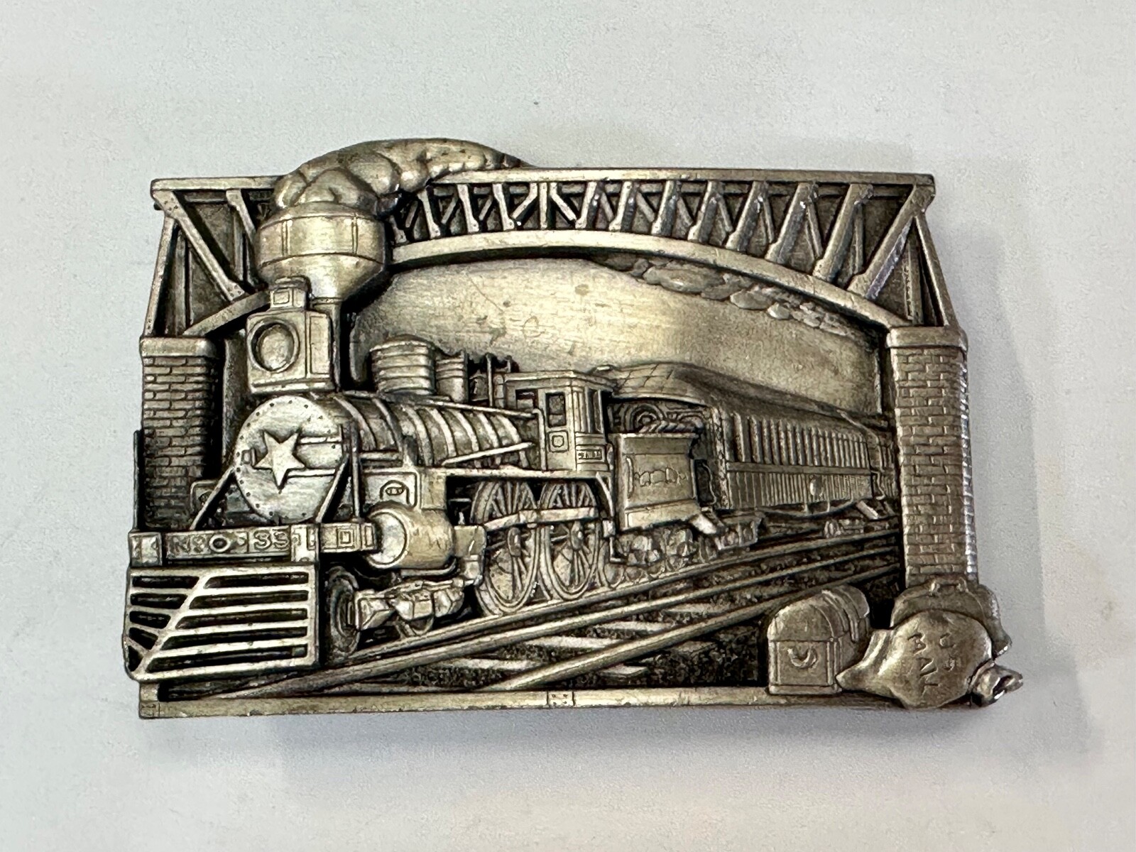 RR Train Steam Engine Under Bridge Collectors 70'… - image 14