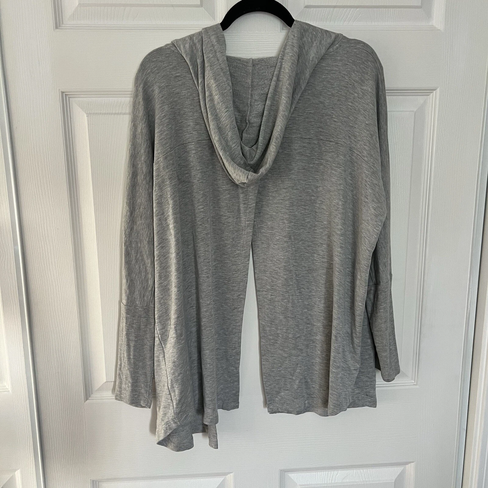 beyond-yoga fly away soft long sleeve athleisure hoodie