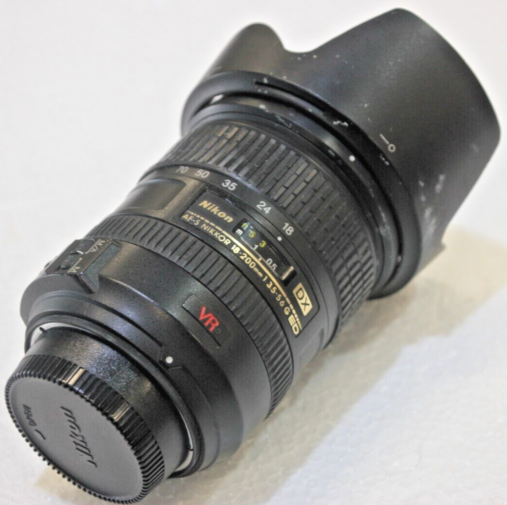 Nikon AF-S DX NIKKOR 18-200mm f/3.5-5.6G ED VR Zoom Lens